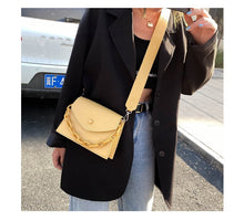 Load image into Gallery viewer, Chunky Chain Shoulder Flap Bag Rounded - Glam Time Style
